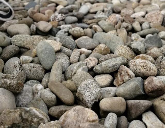 Галька речная пестрая (20-40 мм.)  купить в Анапе от производителя, без посредников